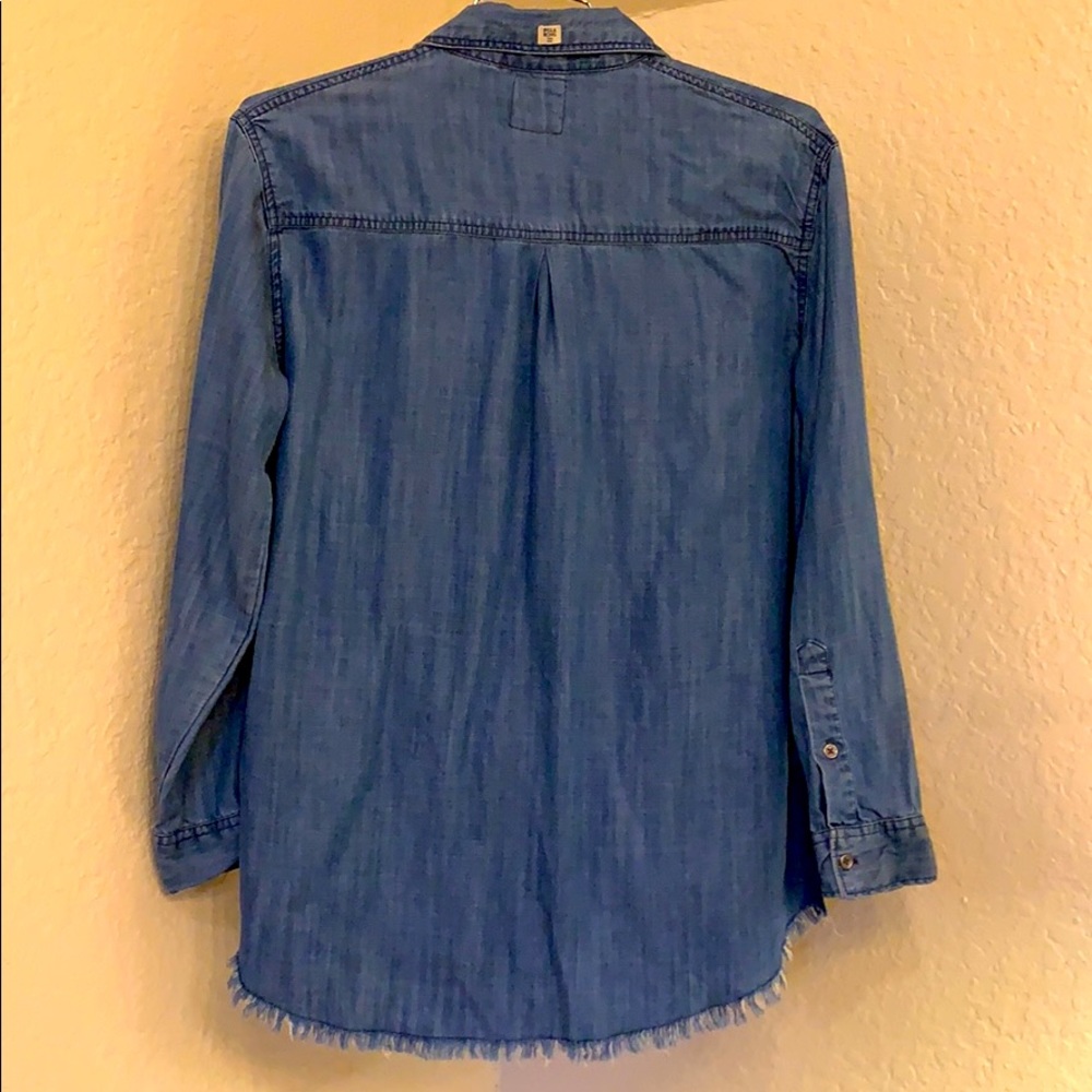 Billabong Frayed Bottom Demin Button Up! - image 8